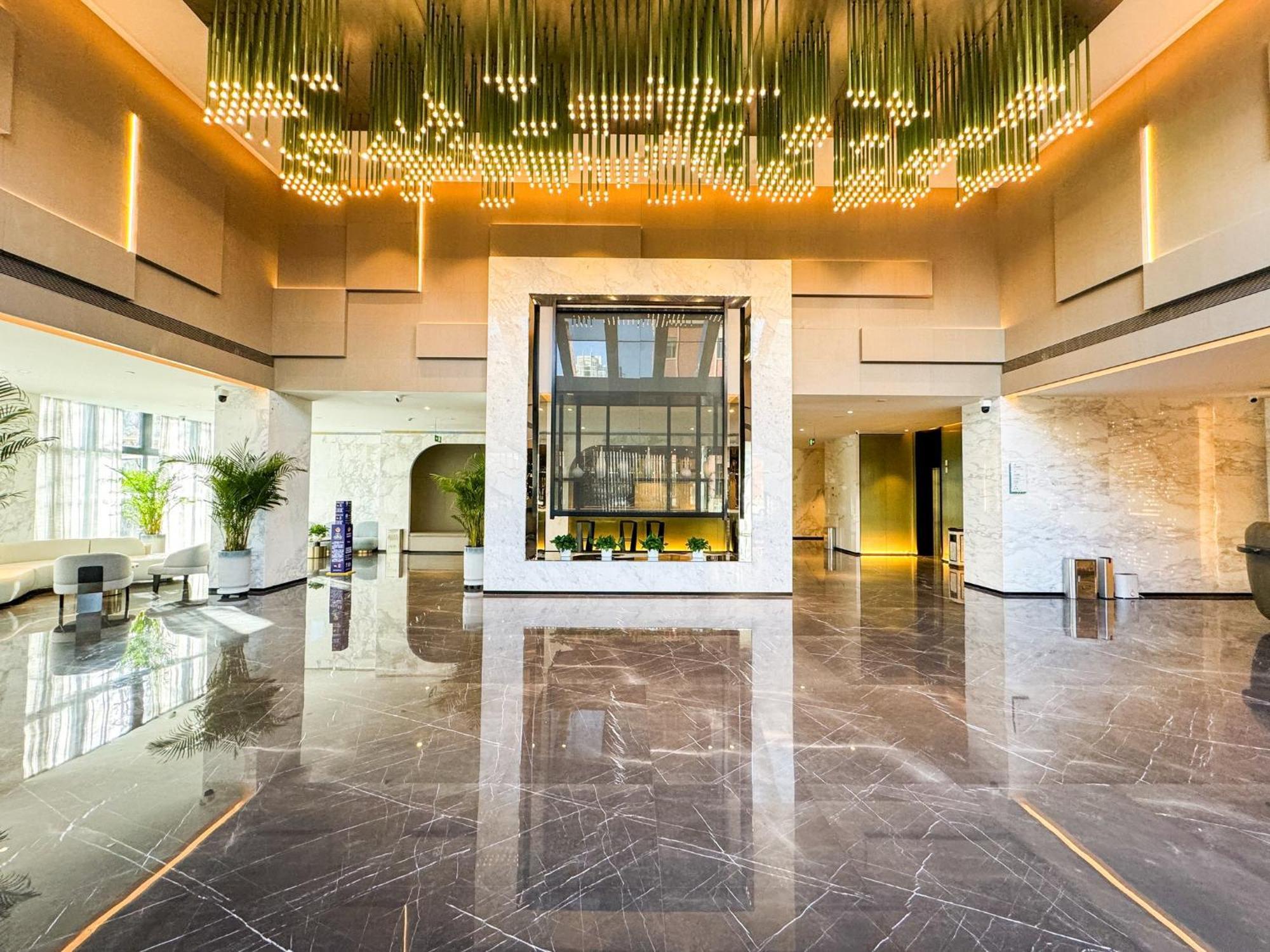Holiday Inn Zhengzhou Zhongzhou By Ihg Exterior photo
