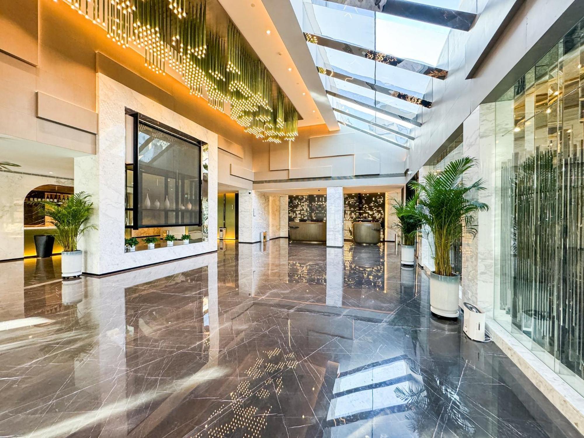 Holiday Inn Zhengzhou Zhongzhou By Ihg Exterior photo